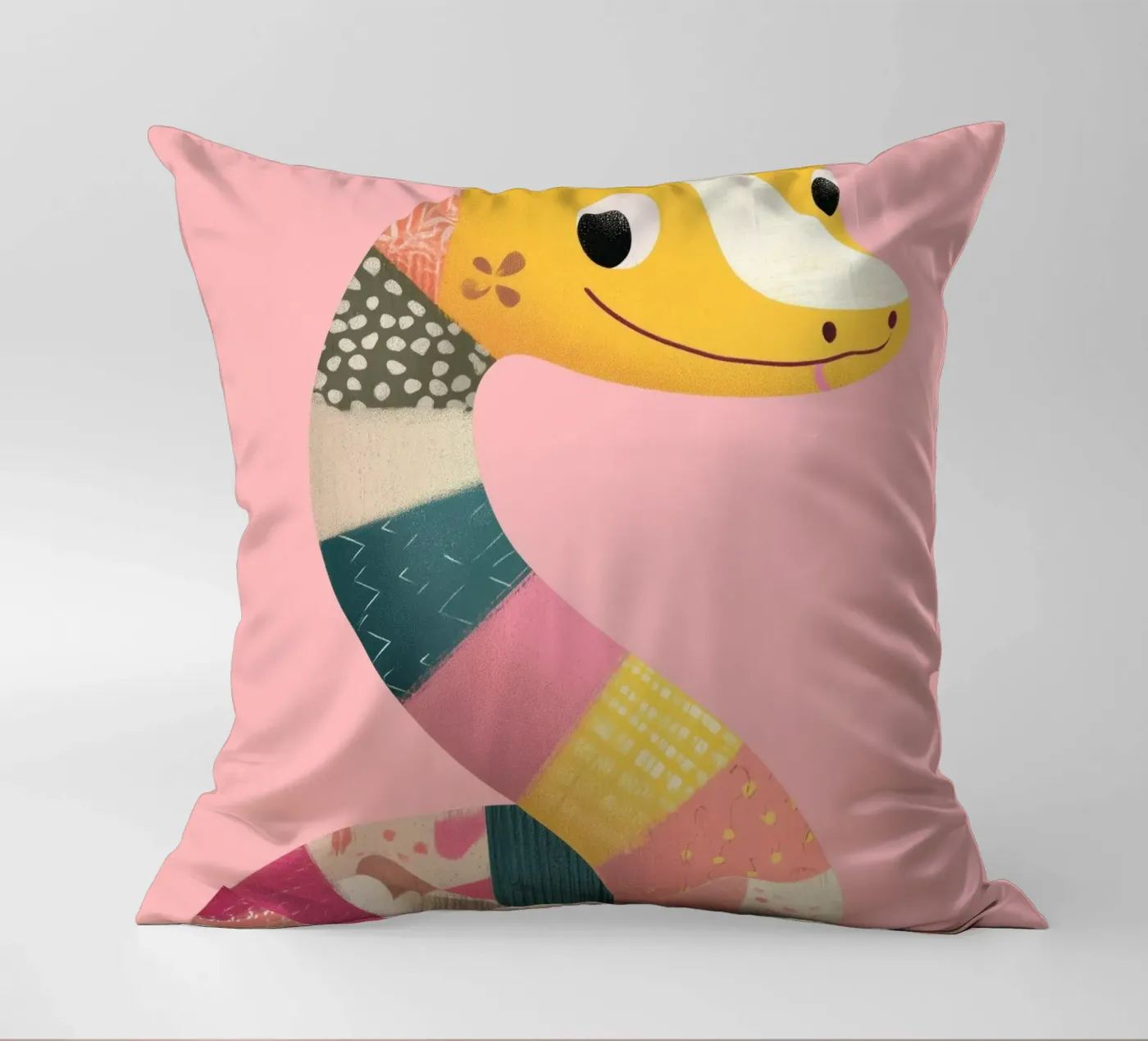 Patchy Python kussen van Kiara