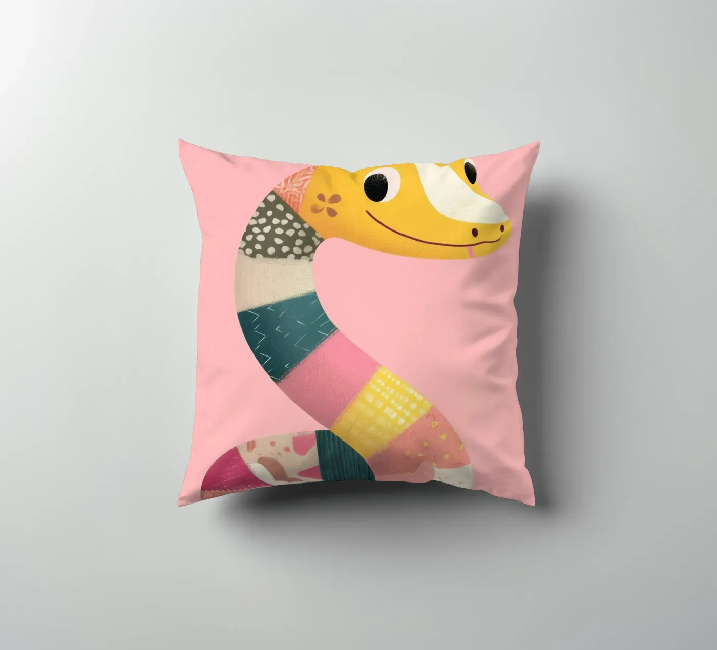 Patchy Python kussen van Kiara