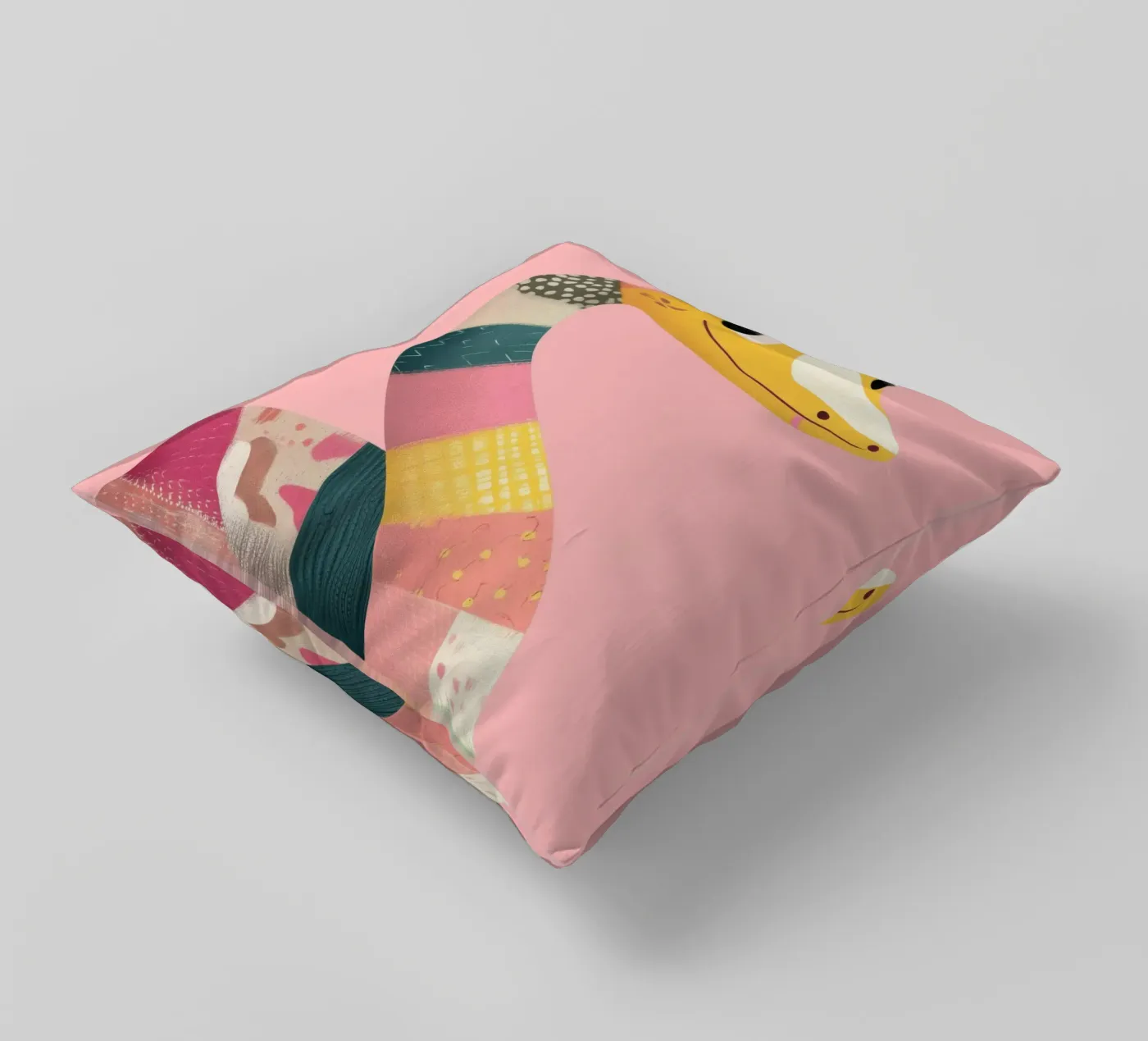 Patchy Python kussen van Kiara