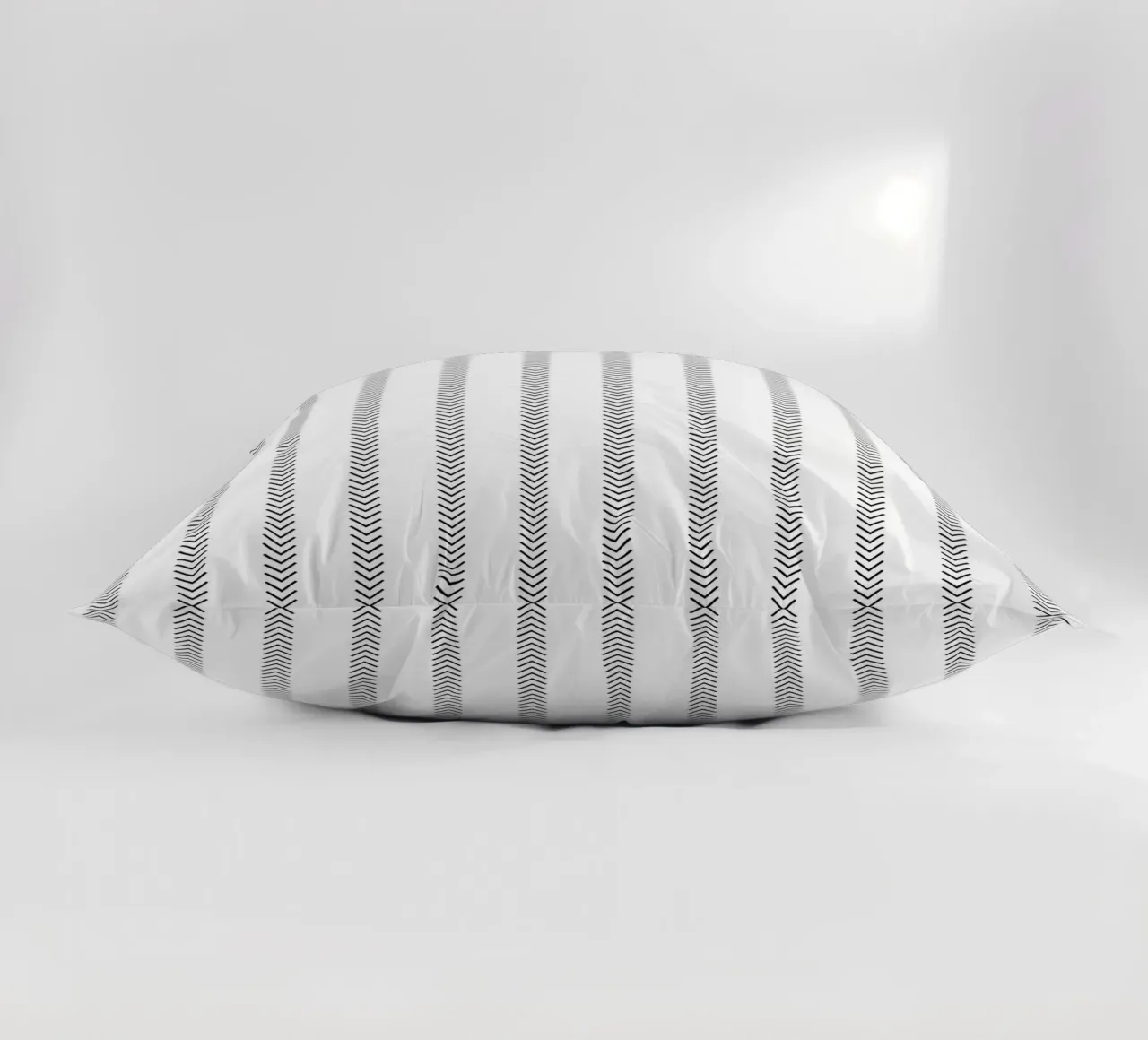 Minimal Basic Classic Frecce a strisce nere su bianco cuscino da Beauty in Simplicity
