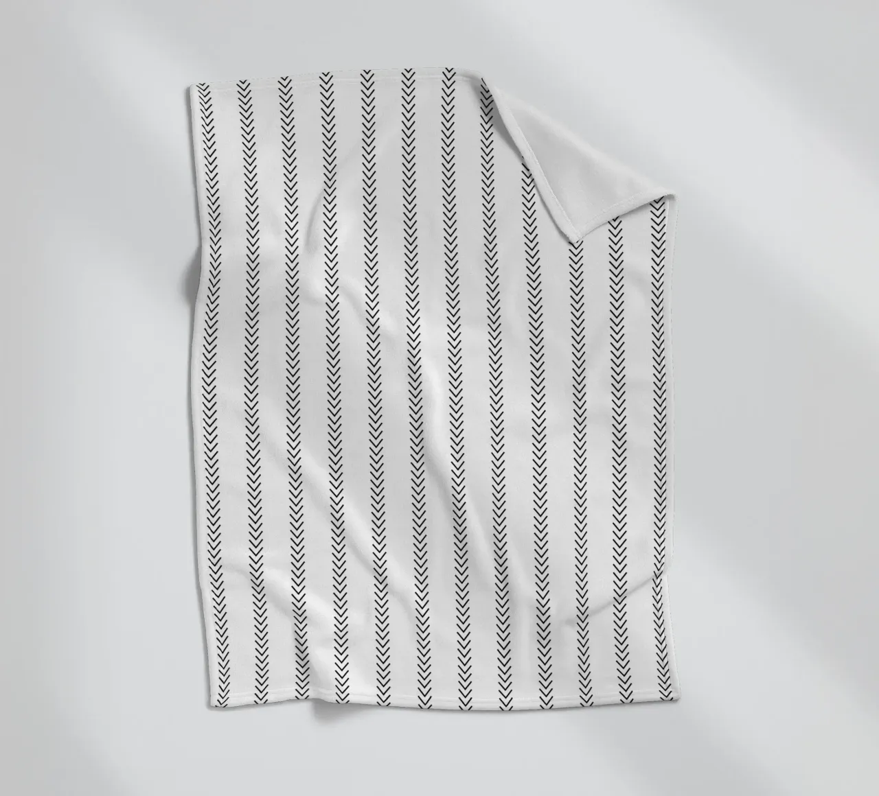 Minimal Basic Classic Frecce a strisce nere su bianco coperta in pile da Beauty in Simplicity