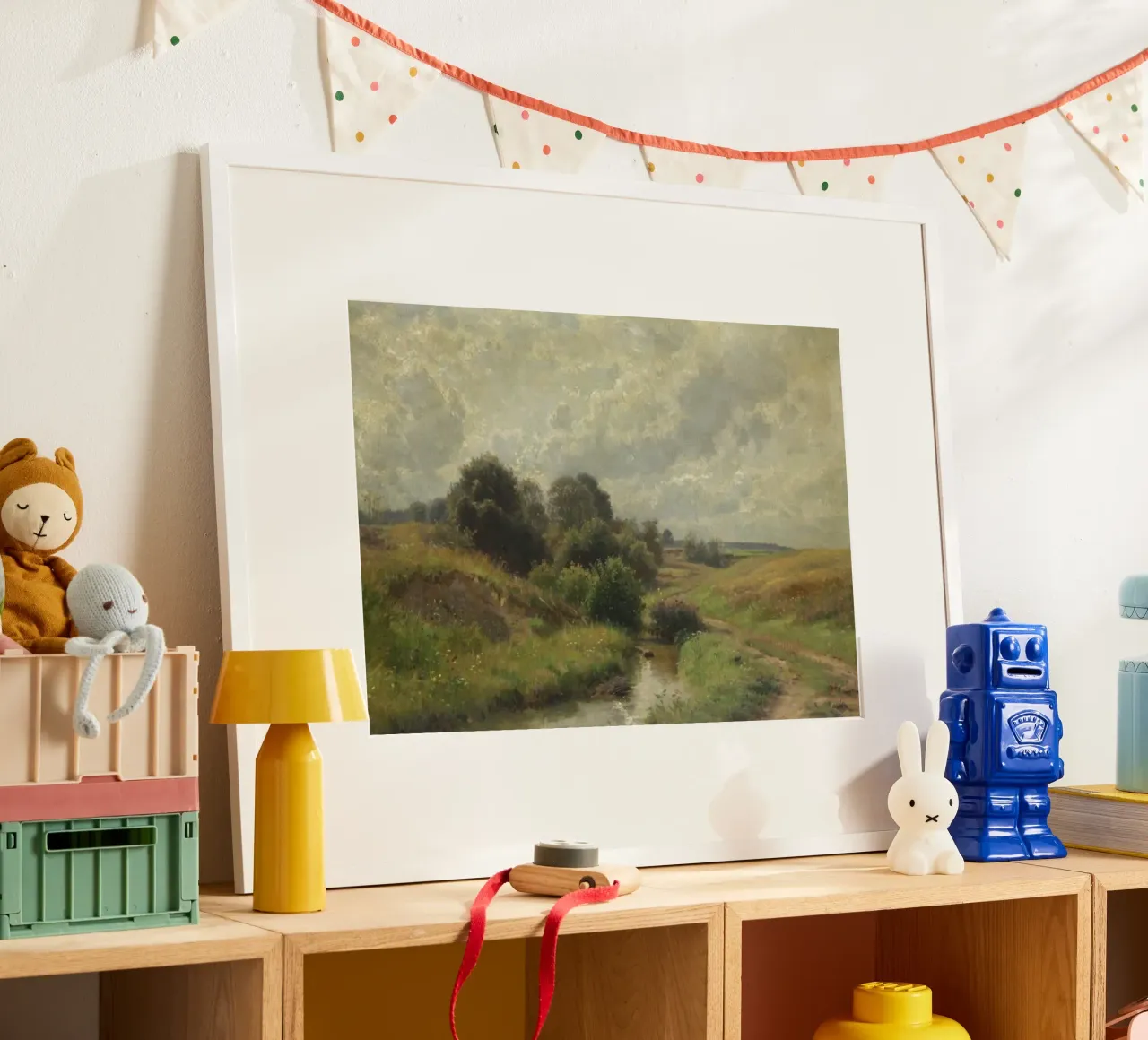 cespugli accanto a un piccolo fiume poster con telaio in legno da pleceng shope