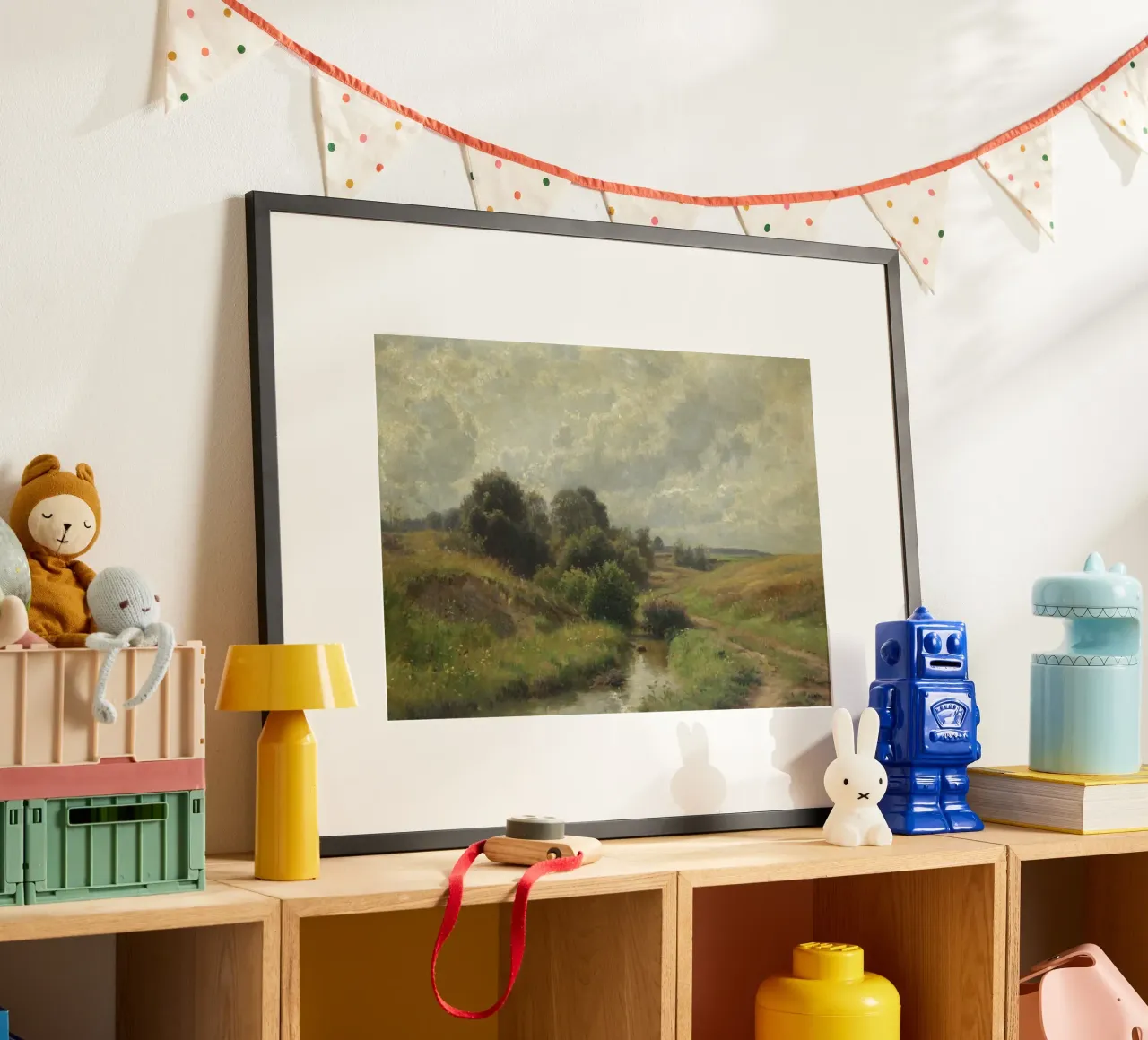 cespugli accanto a un piccolo fiume poster con telaio in legno da pleceng shope