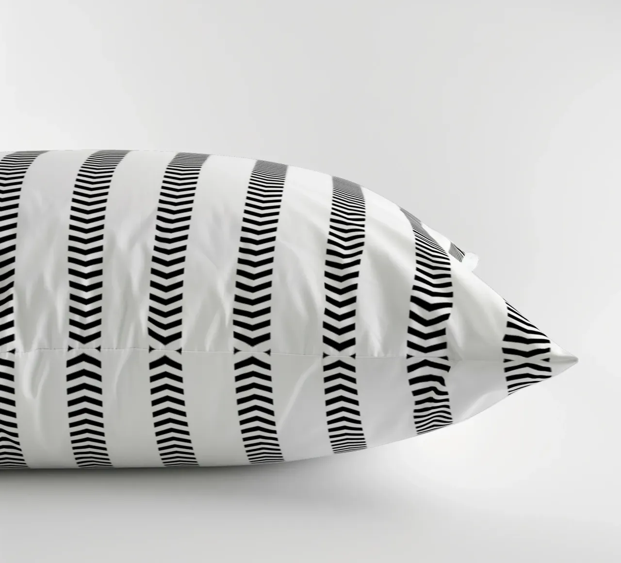 Minimal Basic Mudcloth Frecce a strisce | Nero su bianco cuscino da Beauty in Simplicity