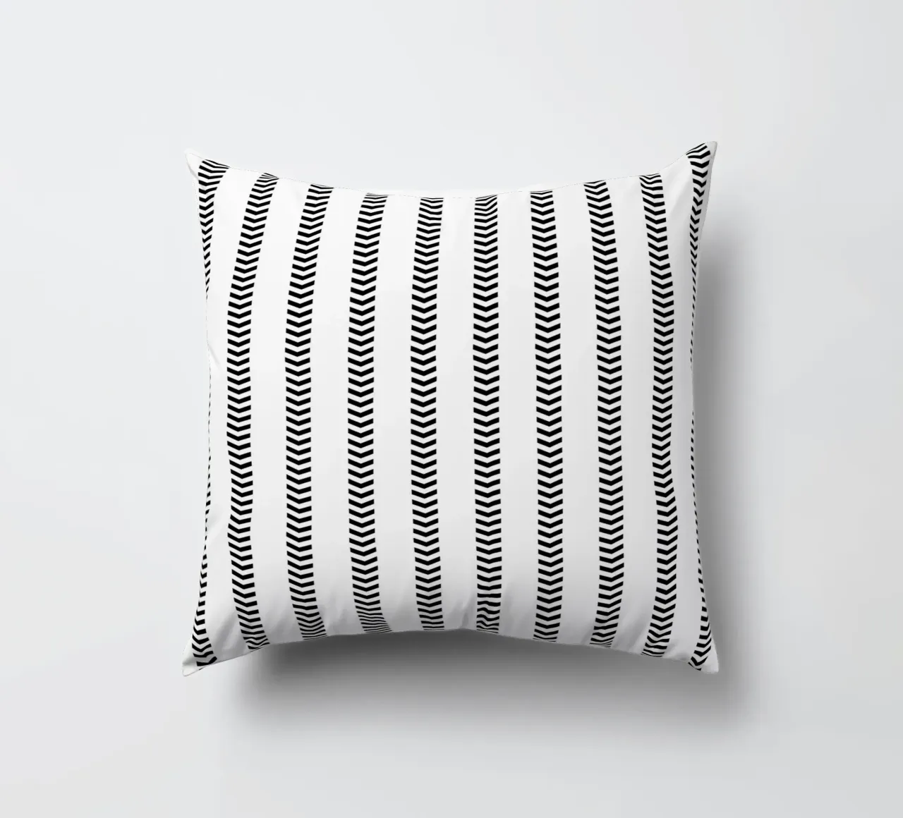 Minimal Basic Mudcloth Frecce a strisce | Nero su bianco cuscino da Beauty in Simplicity