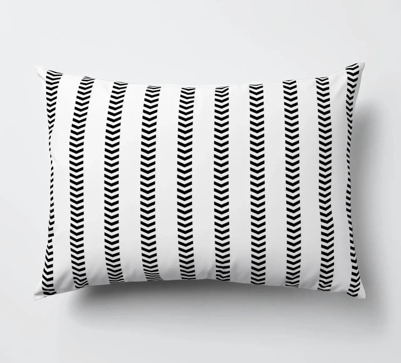 Minimal Basic Mudcloth Frecce a strisce | Nero su bianco cuscino da Beauty in Simplicity