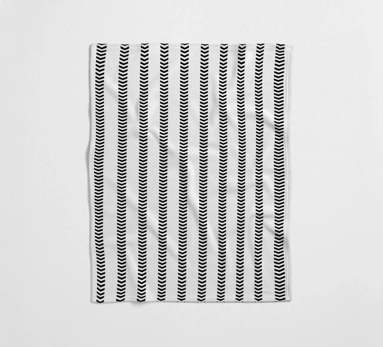 Minimal Basic Mudcloth Frecce a strisce | Nero su bianco coperta in pile da Beauty in Simplicity