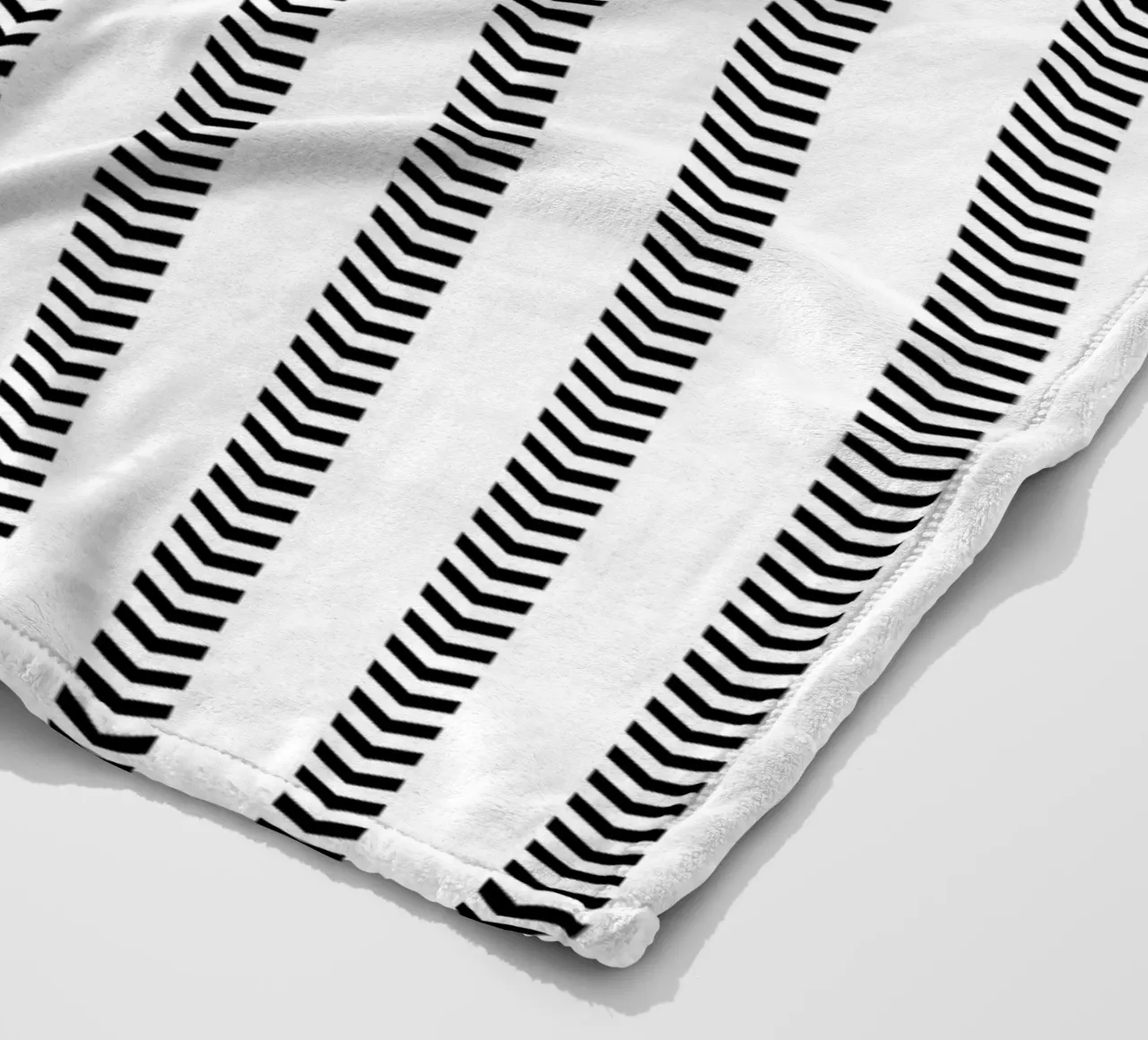 Minimal Basic Mudcloth Frecce a strisce | Nero su bianco coperta in pile da Beauty in Simplicity