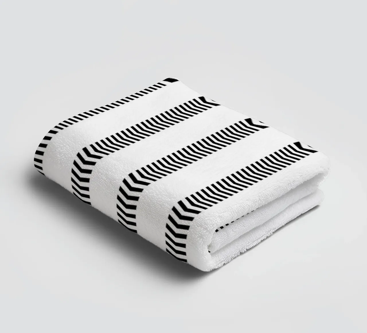 Minimal Basic Mudcloth Frecce a strisce | Nero su bianco asciugamano da bagno da Beauty in Simplicity