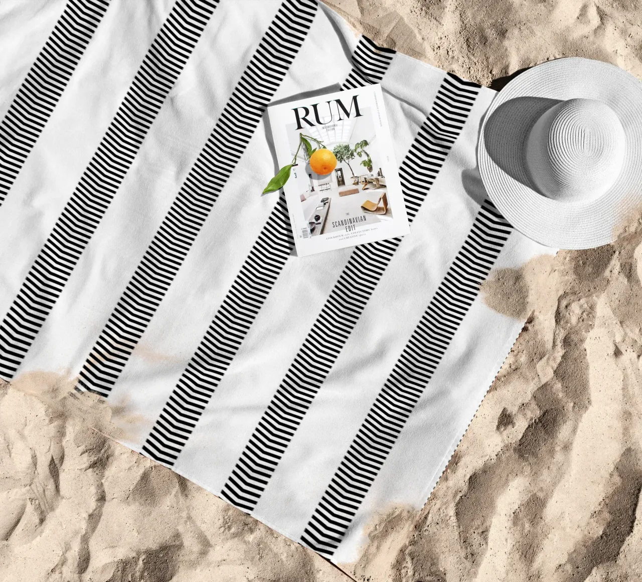 Minimal Basic Mudcloth Frecce a strisce | Nero su bianco telo mare da Beauty in Simplicity