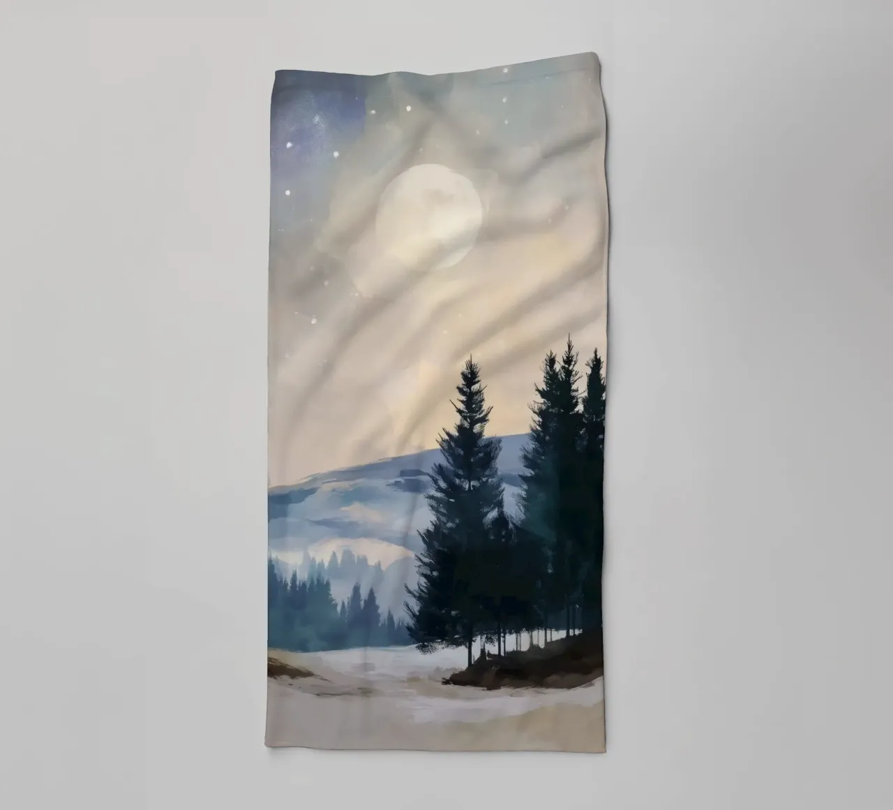 Winter Forest Landscape - Snowy Trees and Full Moon Wall Art asciugamano da bagno da Dune
