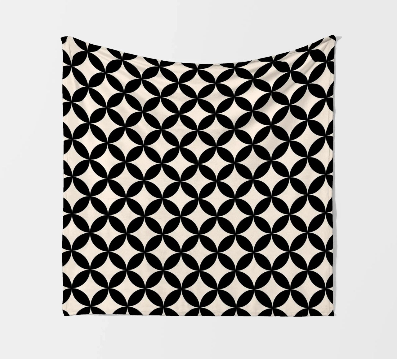 Minimal Basic Geometric Flower Pattern 2 | Nero su avorio coperta in pile da Beauty in Simplicity