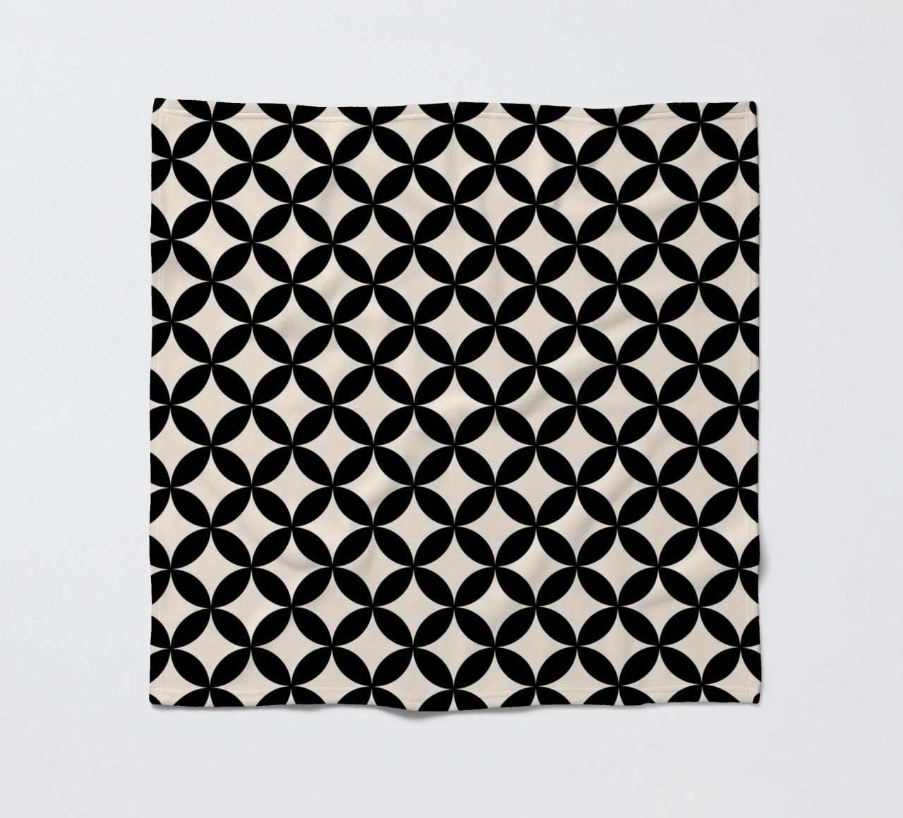Minimal Basic Geometric Flower Pattern 2 | Nero su avorio coperta in pile da Beauty in Simplicity