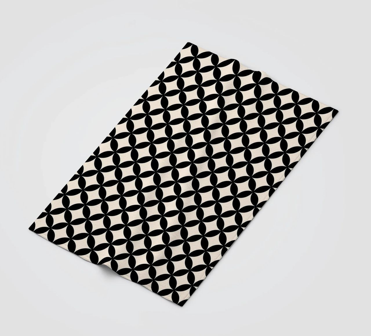 Minimal Basic Geometric Flower Pattern 2 | Nero su avorio coperta in pile da Beauty in Simplicity