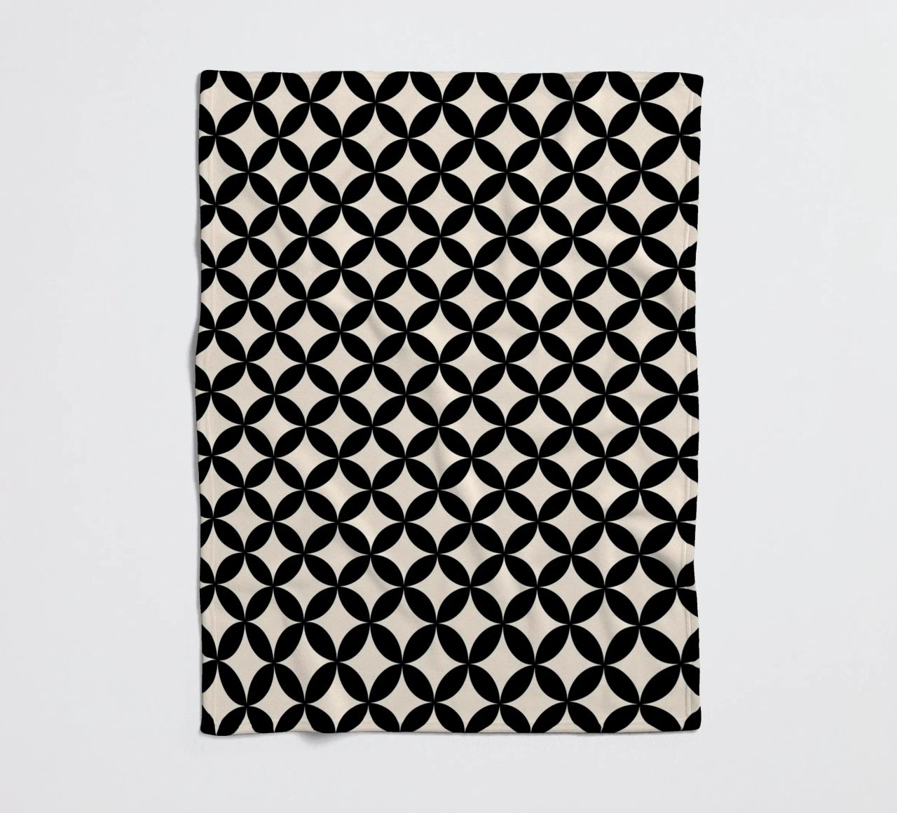 Minimal Basic Geometric Flower Pattern 2 | Nero su avorio coperta in pile da Beauty in Simplicity