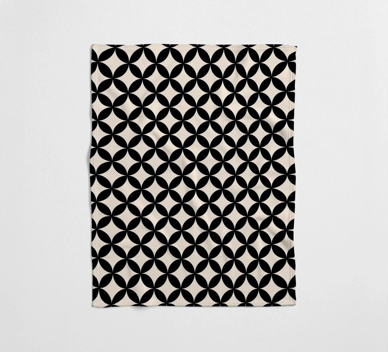 Minimal Basic Geometric Flower Pattern 2 | Nero su avorio coperta in pile da Beauty in Simplicity