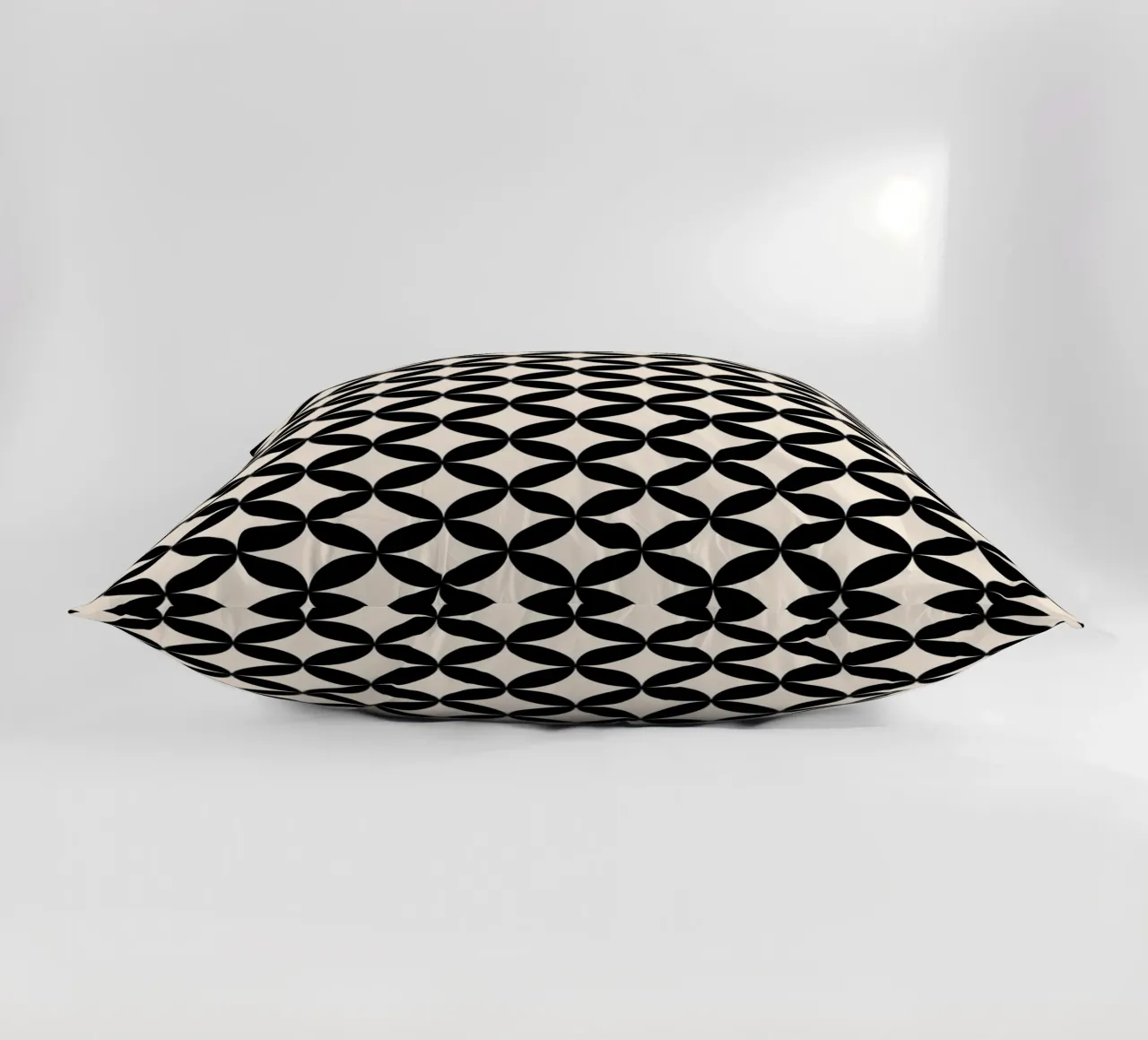 Minimal Basic Geometric Flower Pattern 2 | Nero su avorio cuscino da Beauty in Simplicity