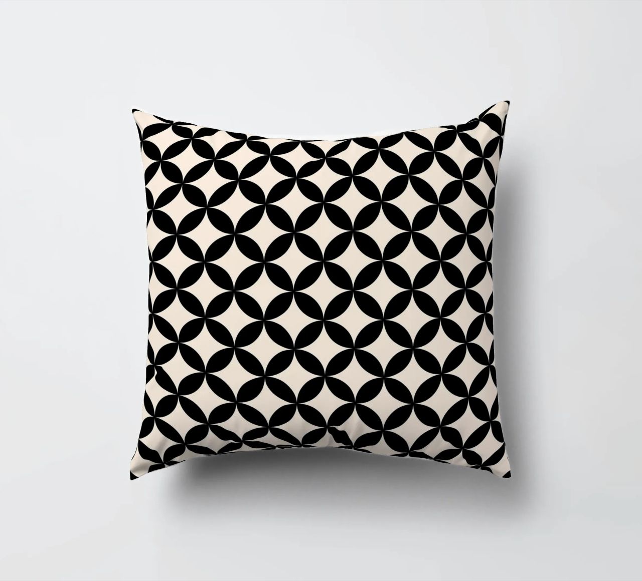 Minimal Basic Geometric Flower Pattern 2 | Nero su avorio cuscino da Beauty in Simplicity