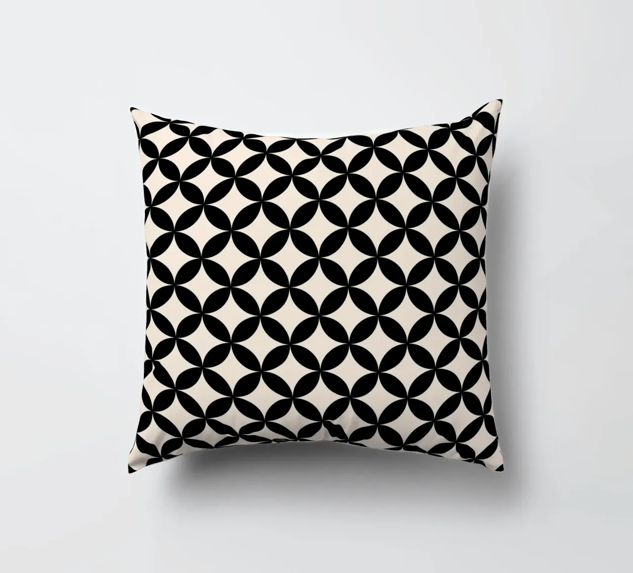 Minimal Basic Geometric Flower Pattern 2 | Negro sobre marfil cojín de Beauty in Simplicity