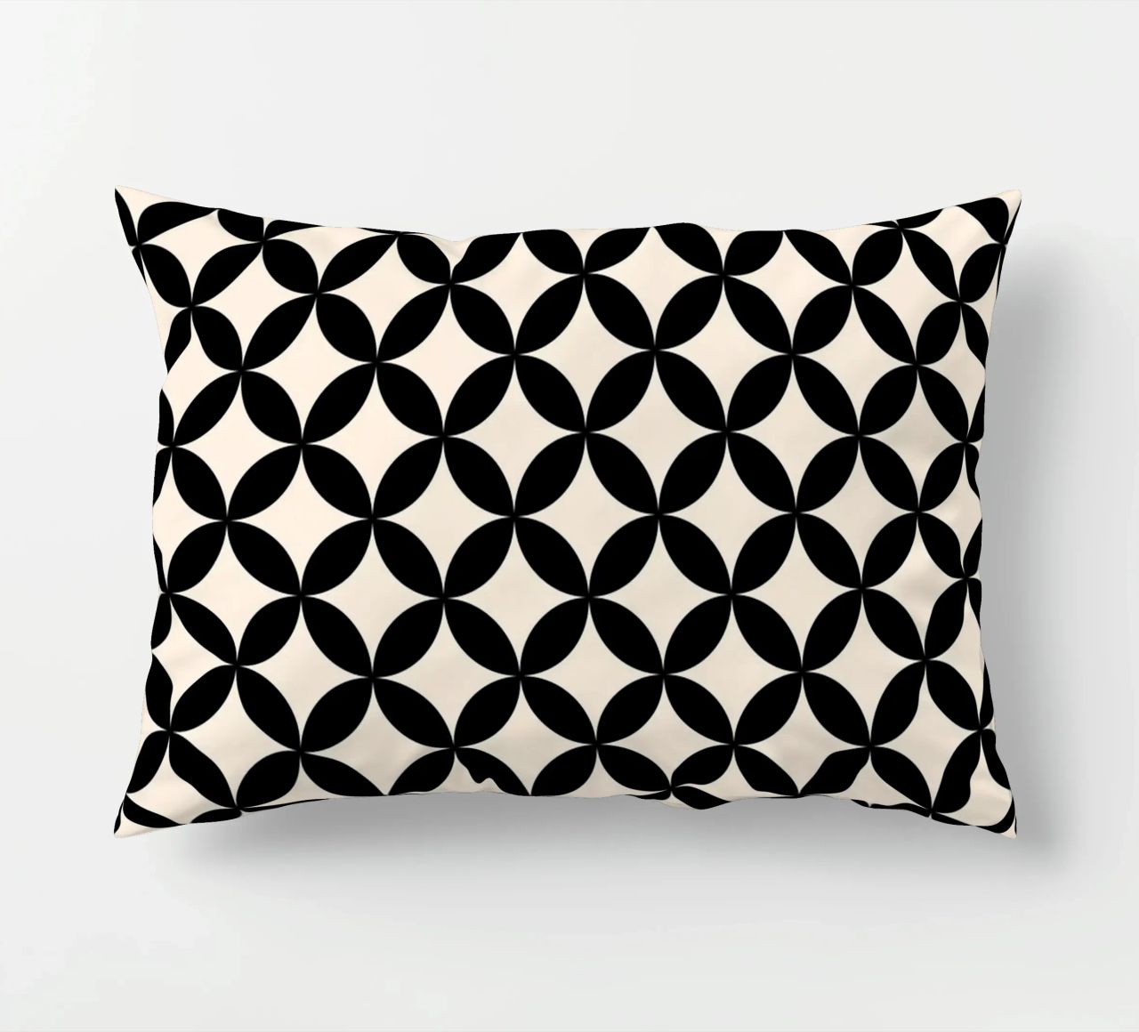 Minimal Basic Geometric Flower Pattern 2 | Nero su avorio cuscino da Beauty in Simplicity