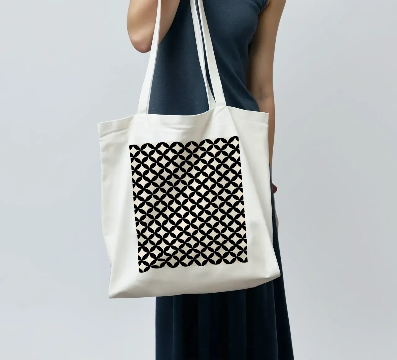Minimal Basic Geometric Flower Pattern 2 | Nero su avorio borsa in juta da Beauty in Simplicity