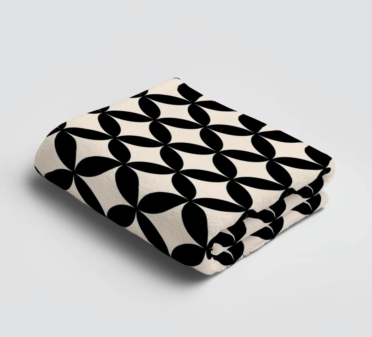 Minimal Basic Geometric Flower Pattern 2 | Nero su avorio asciugamano da bagno da Beauty in Simplicity