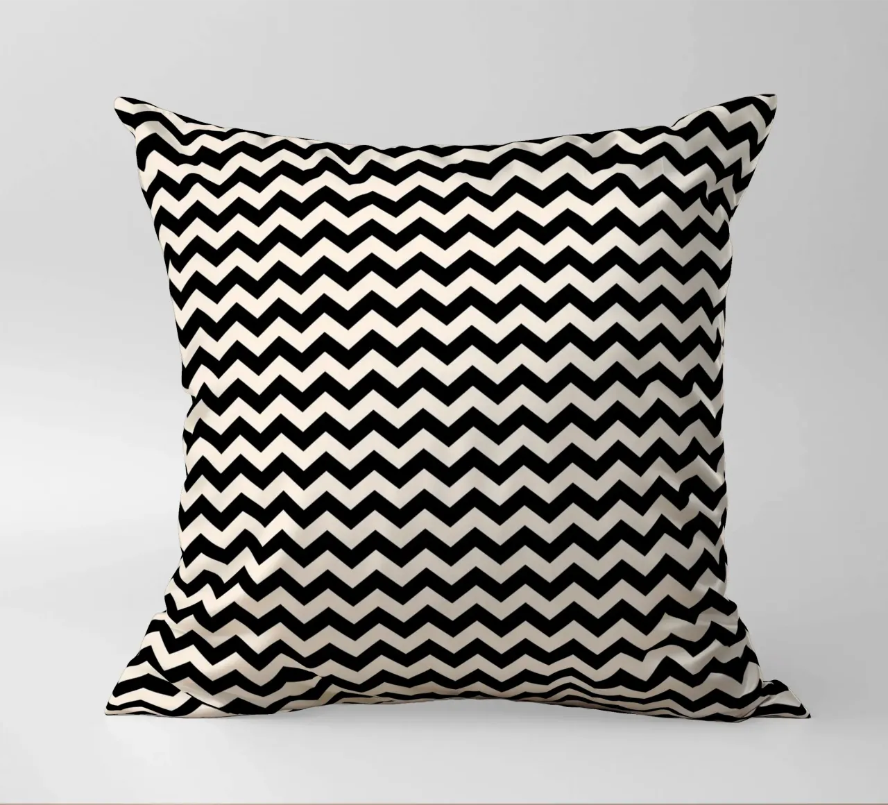 Minimal Chic Basic Chevron Pattern | Black and Ivory coussin de Beauty in Simplicity