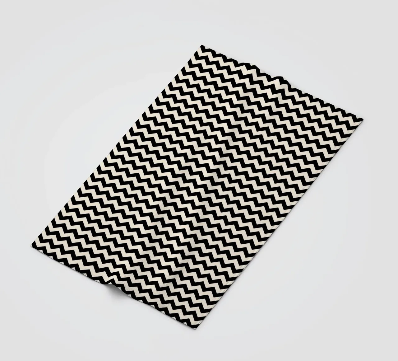 Minimal Chic Basic Chevron-Muster | Schwarz und Elfenbein Fleecedecke von Beauty in Simplicity