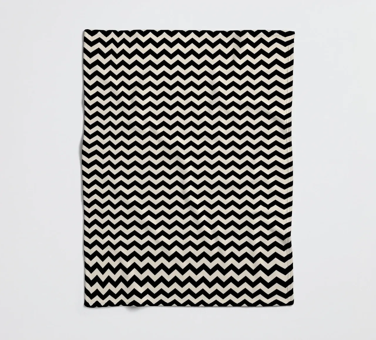 Minimal Chic Basic Chevron-Muster | Schwarz und Elfenbein Fleecedecke von Beauty in Simplicity