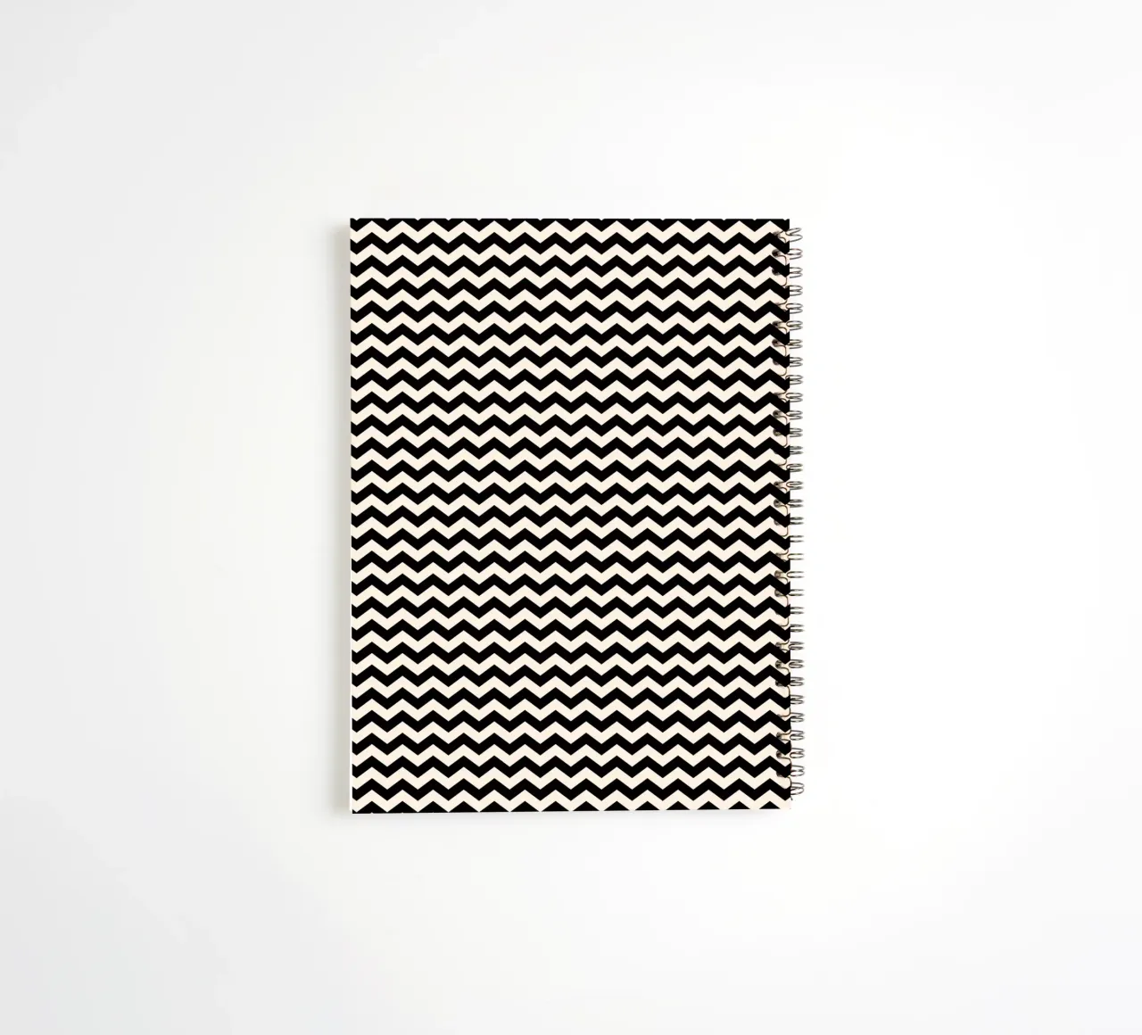Minimal Chic Basic Chevron Pattern | Nero e Avorio diario ad anelli da Beauty in Simplicity
