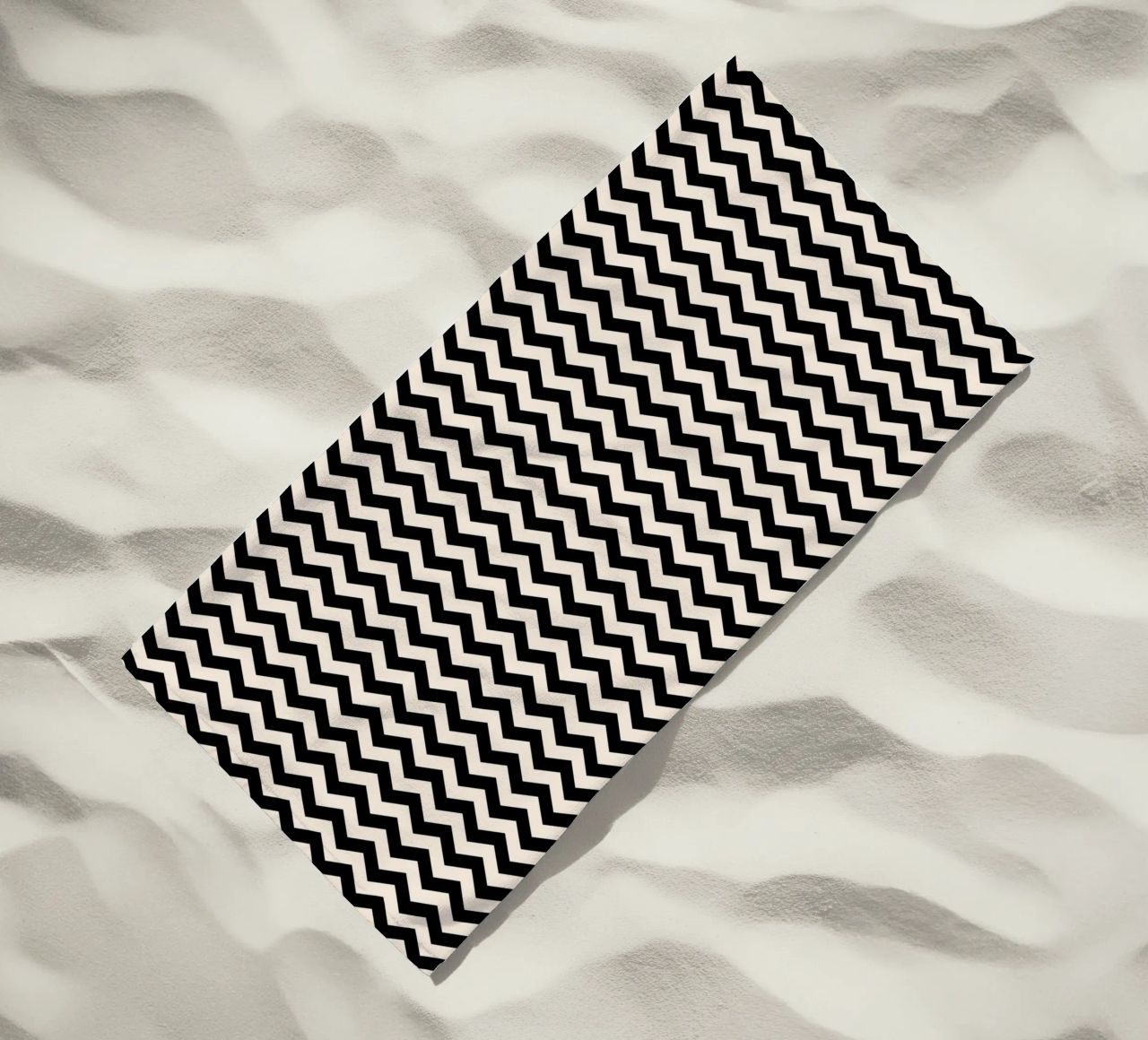 Minimal Chic Basic Chevron Pattern | Nero e Avorio telo mare da Beauty in Simplicity