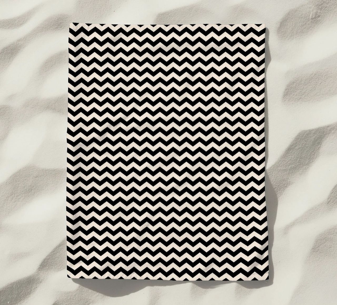 Minimal Chic Basic Chevron Pattern | Nero e Avorio telo mare da Beauty in Simplicity