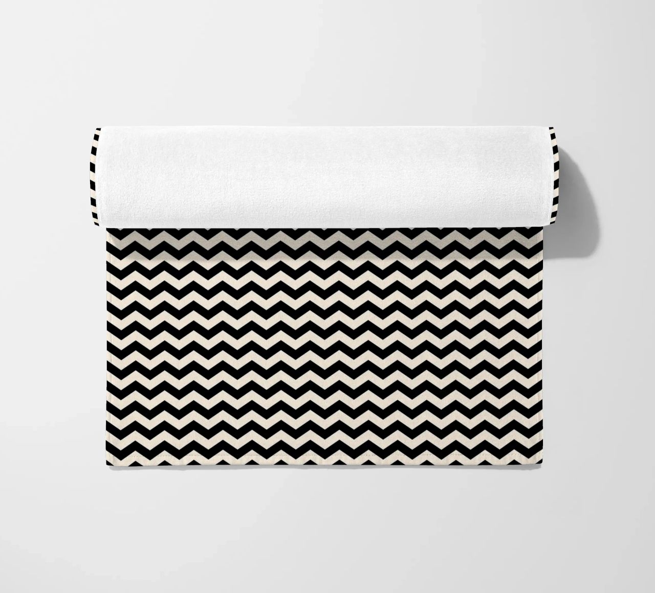 Minimal Chic Basic Chevron Pattern | Nero e Avorio telo mare da Beauty in Simplicity