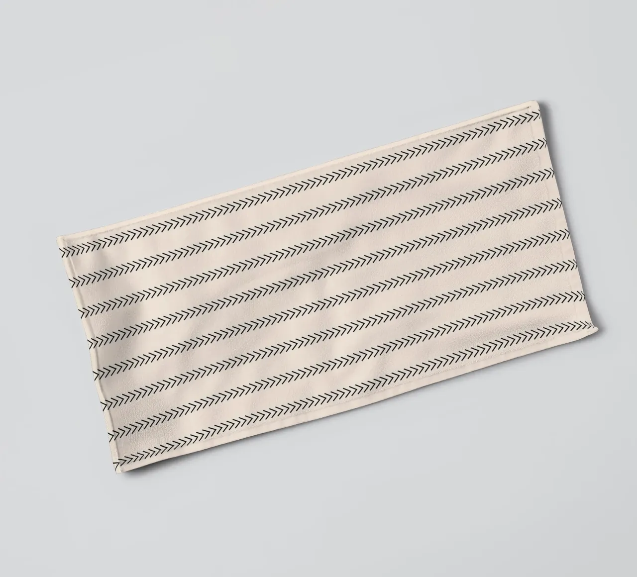 Frecce a strisce minimaliste classiche di base - nero su avorio asciugamano da bagno da Beauty in Simplicity