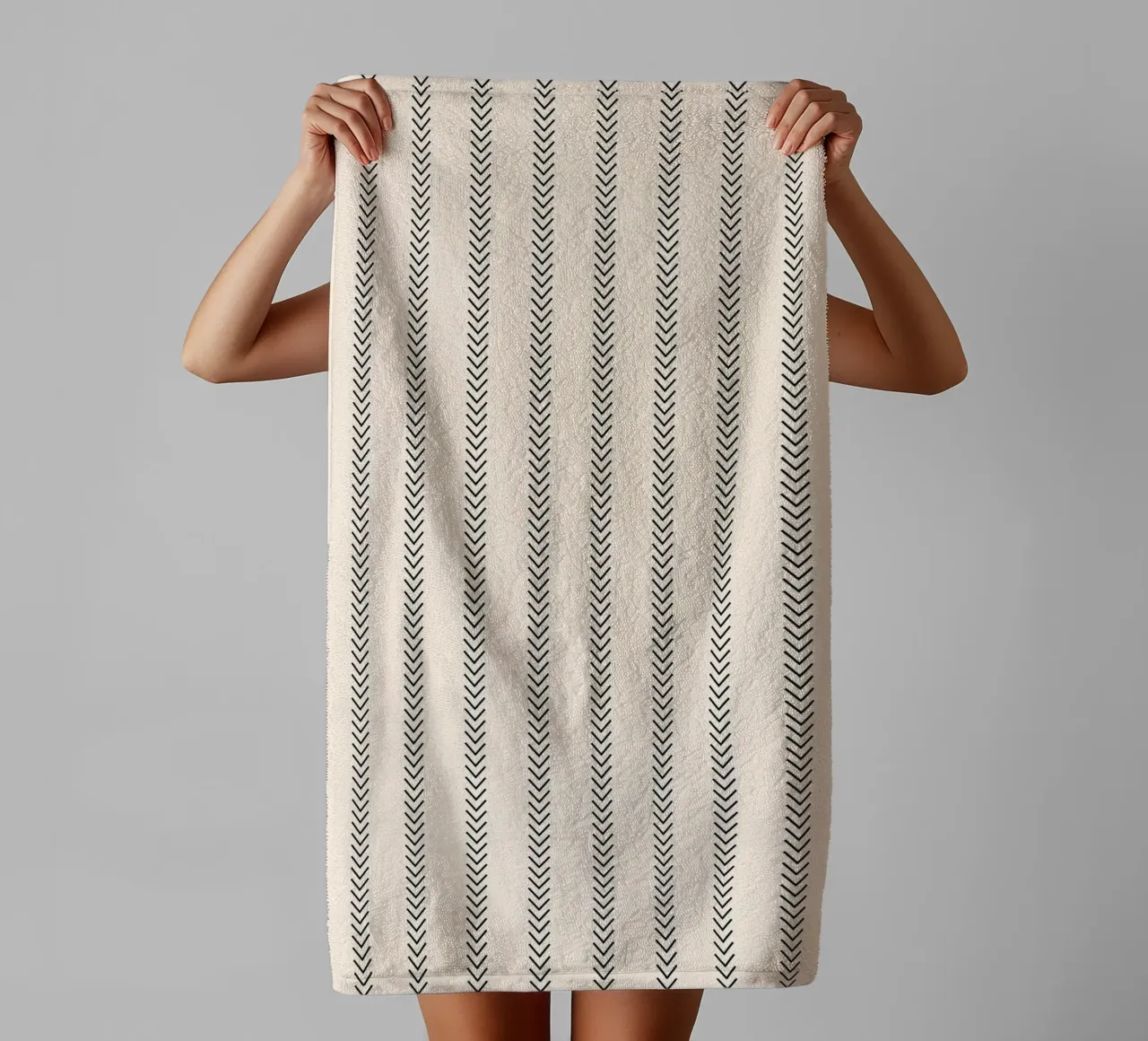 Frecce a strisce minimaliste classiche di base - nero su avorio asciugamano da bagno da Beauty in Simplicity
