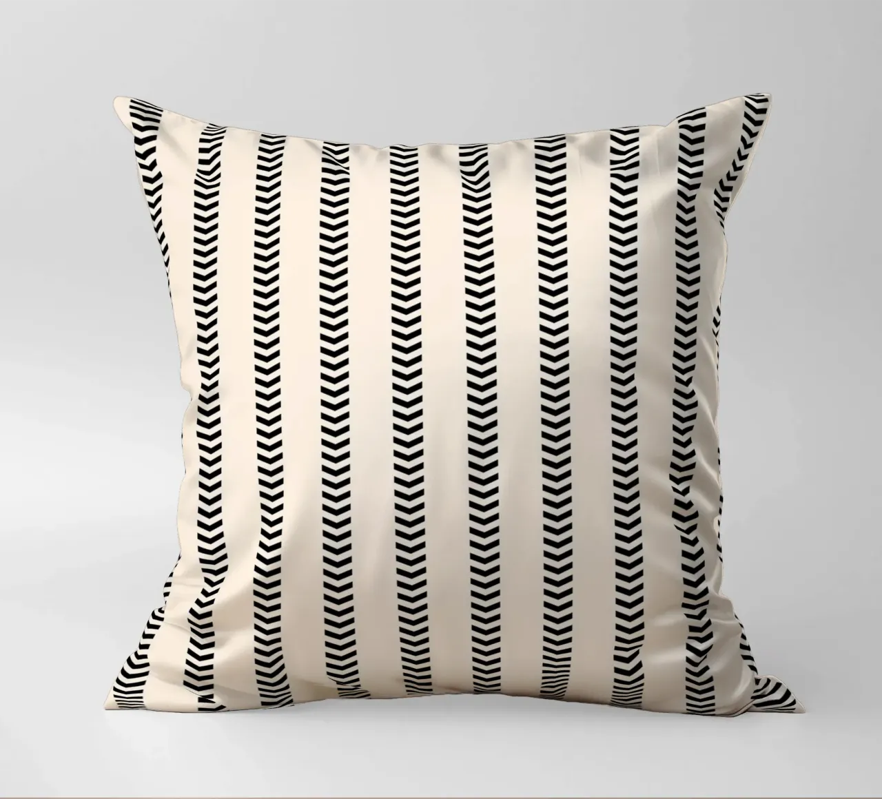 Minimal Basic Mudcloth Frecce a righe | Nero su Avorio cuscino da Beauty in Simplicity