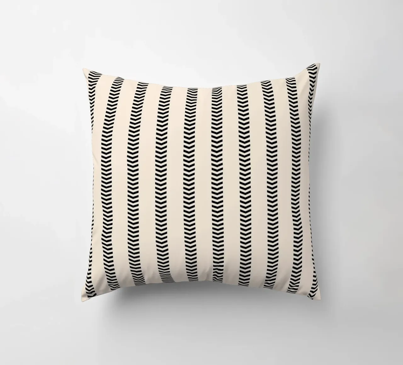 Minimal Basic Mudcloth Frecce a righe | Nero su Avorio cuscino da Beauty in Simplicity