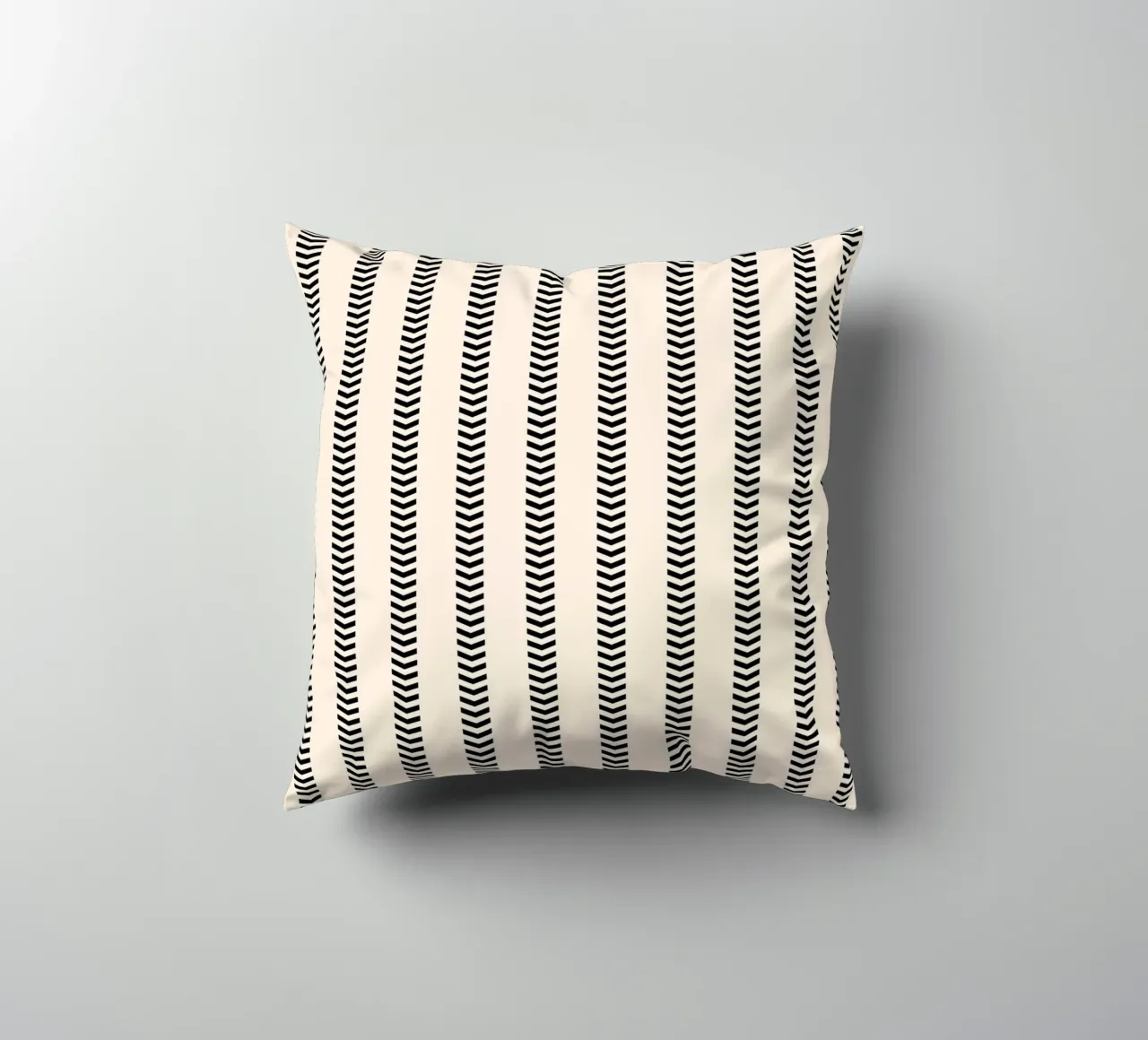 Minimal Basic Mudcloth Frecce a righe | Nero su Avorio cuscino da Beauty in Simplicity