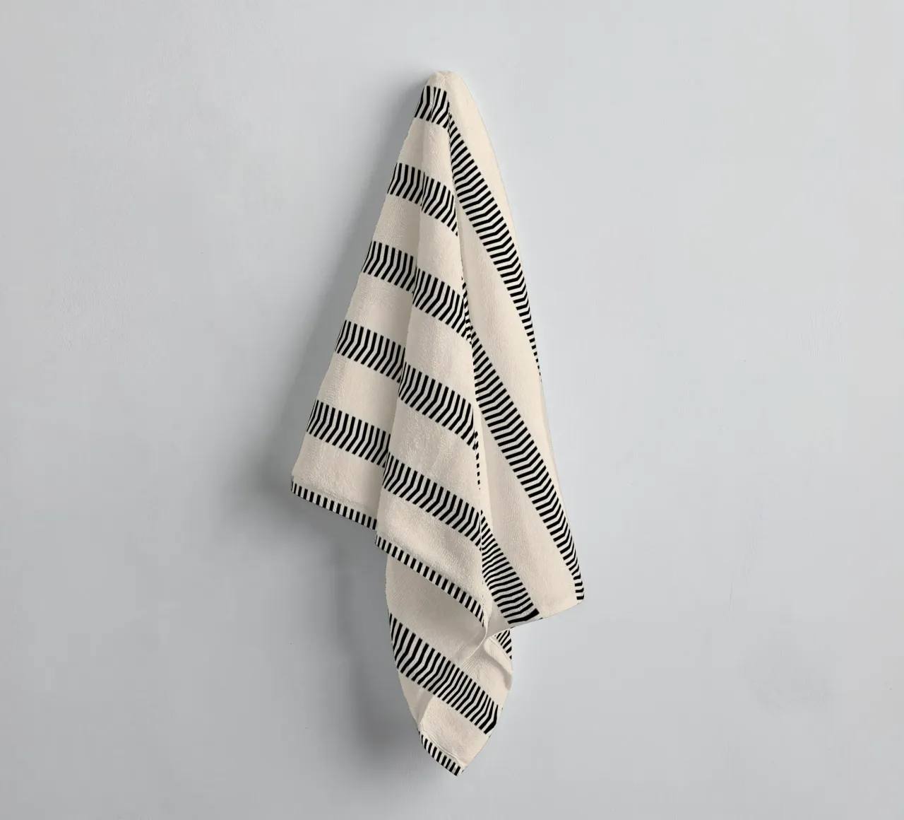 Minimal Basic Mudcloth Frecce a righe | Nero su Avorio asciugamano da bagno da Beauty in Simplicity