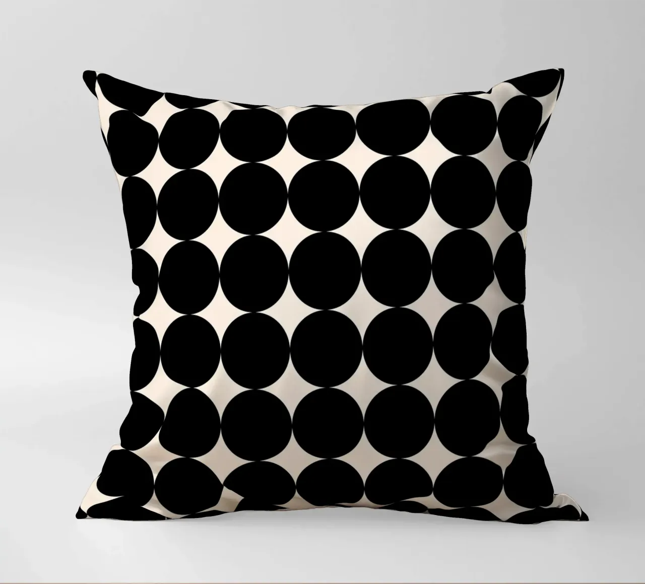 Motivo geometrico minimalista Scandi a forma di cerchio, nero su avorio cuscino da Beauty in Simplicity