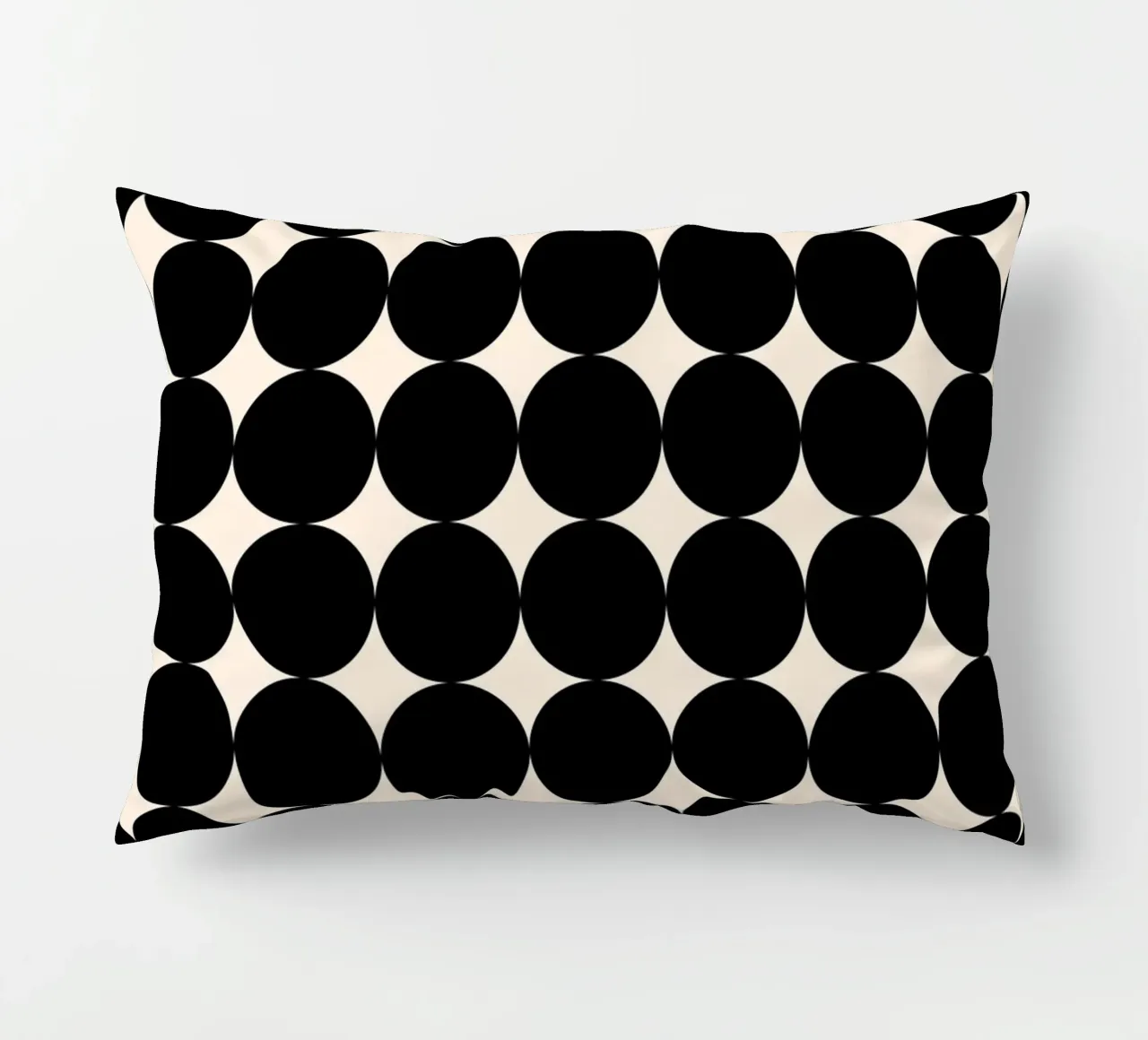 Motivo geometrico minimalista Scandi a forma di cerchio, nero su avorio cuscino da Beauty in Simplicity