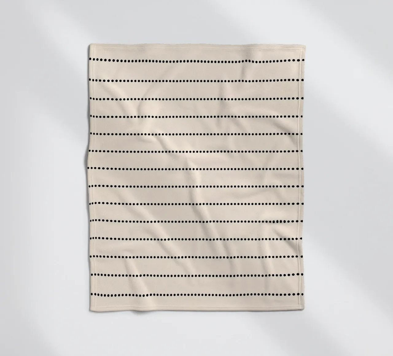 Minimal Scandi Basic Strisce a pois | Nero su beige coperta in pile da Beauty in Simplicity
