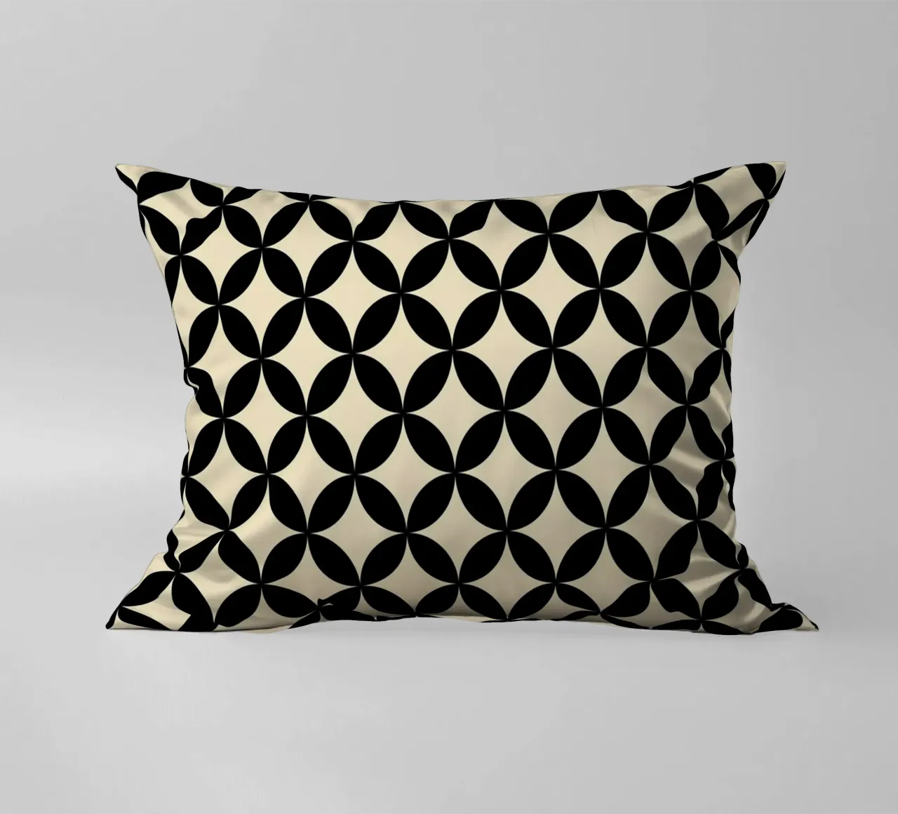 Minimal Basic Geometric Flower Pattern 2 | Nero su Beige cuscino da Beauty in Simplicity