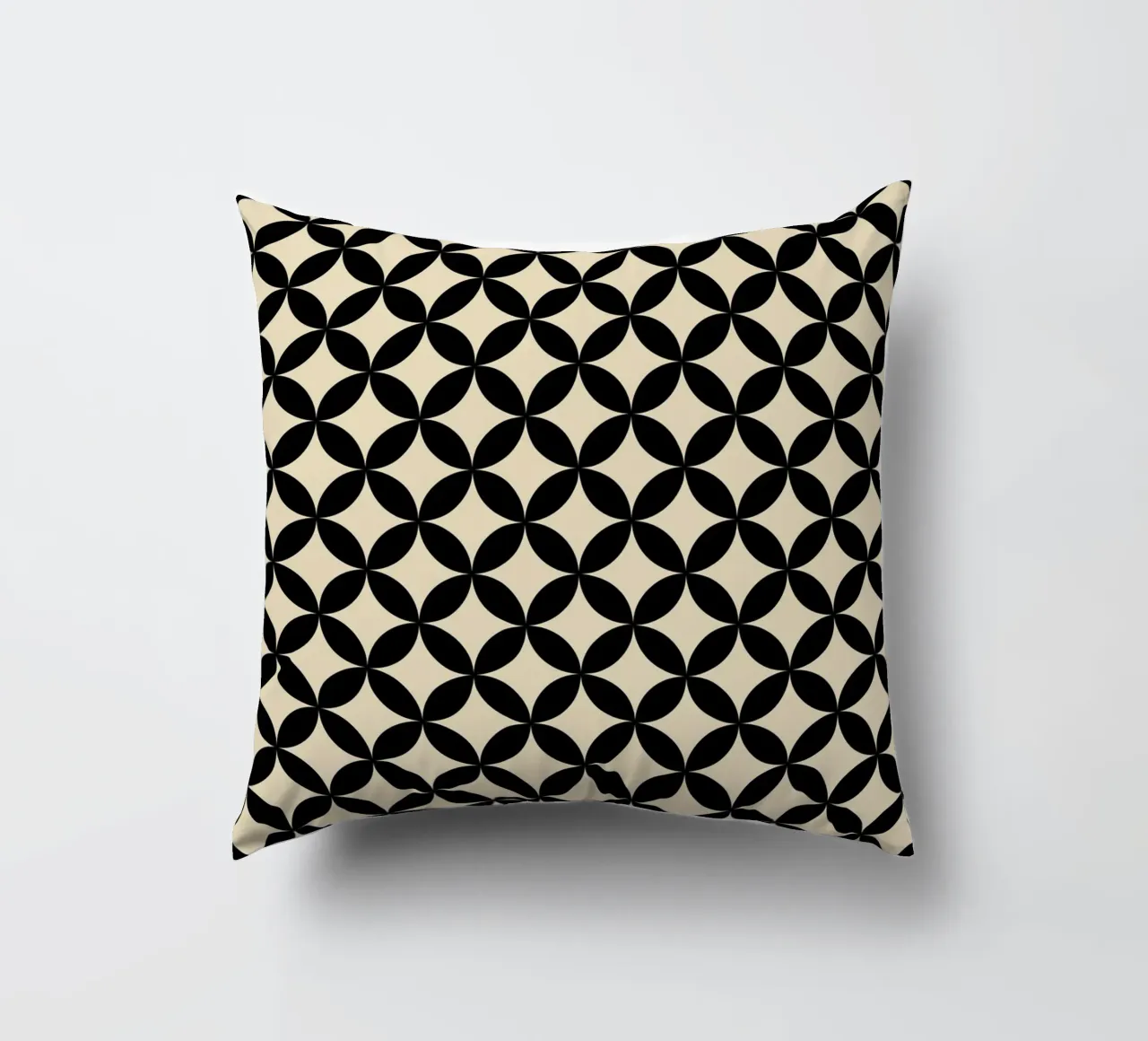 Minimal Basic Geometric Flower Pattern 2 | Nero su Beige cuscino da Beauty in Simplicity