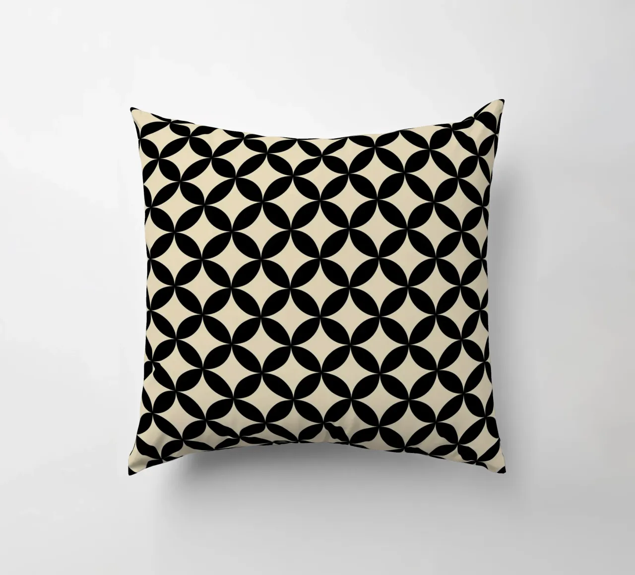 Minimal Basic Geometric Flower Pattern 2 | Nero su Beige cuscino da Beauty in Simplicity