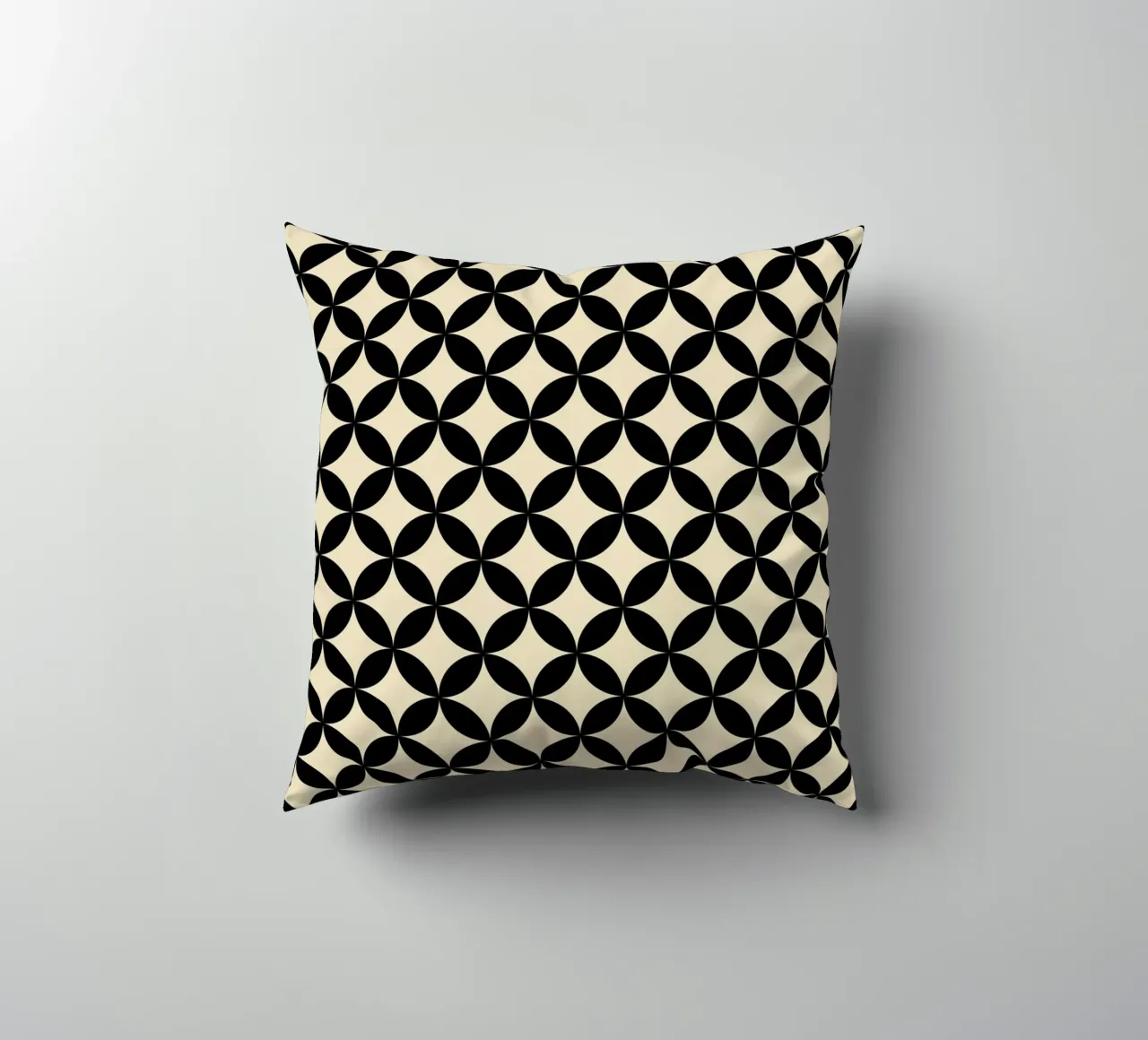 Minimal Basic Geometric Flower Pattern 2 | Nero su Beige cuscino da Beauty in Simplicity