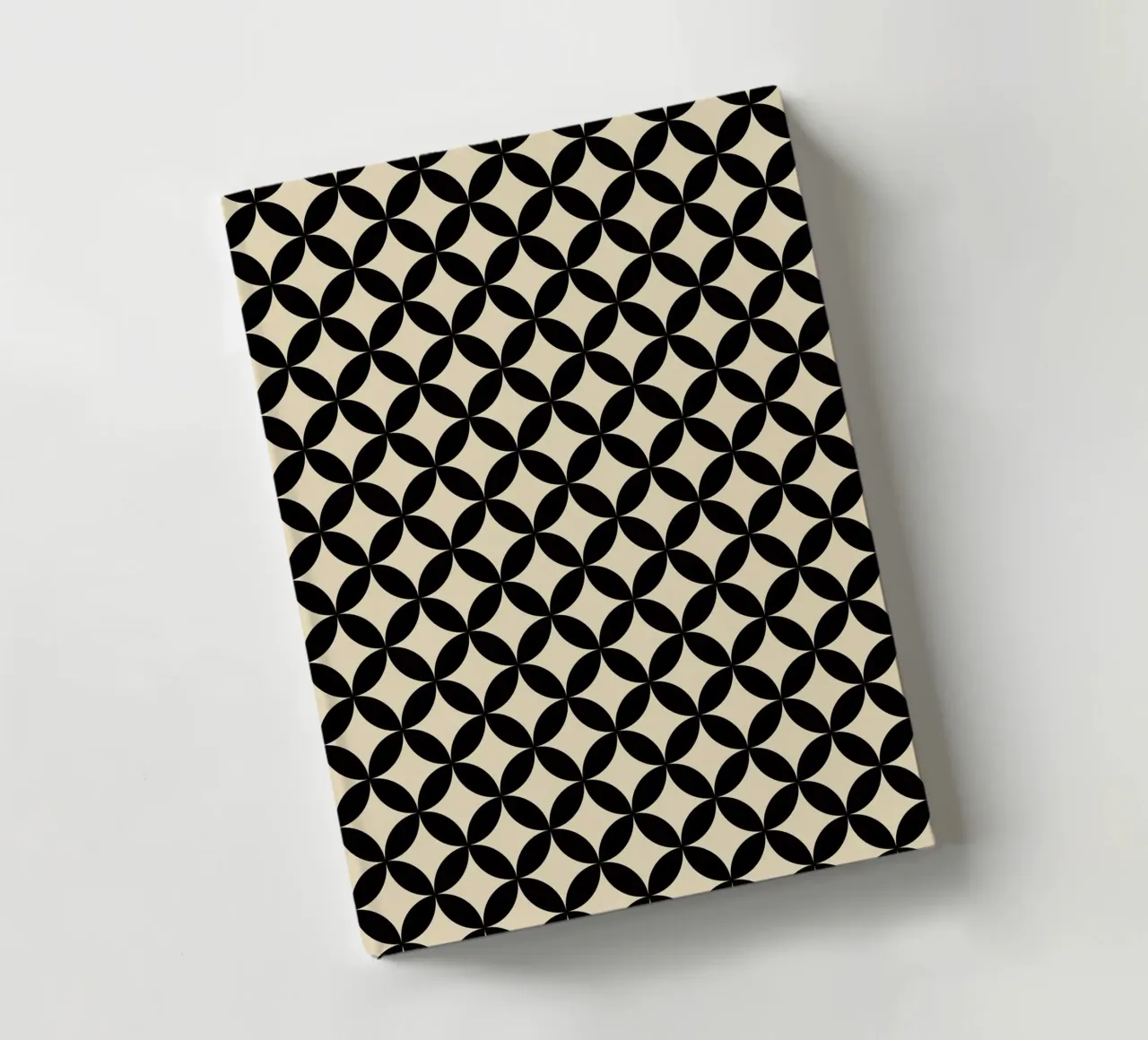 Minimalistisches geometrisches Blumenmuster 2 | Schwarz auf Beige Notizbuch von Beauty in Simplicity