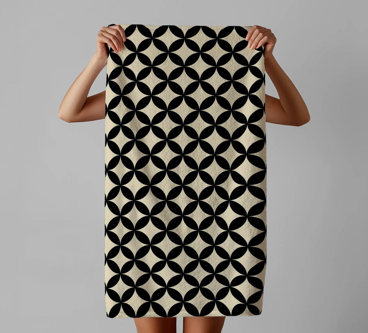 Minimal Basic Geometric Flower Pattern 2 | Nero su Beige asciugamano da bagno da Beauty in Simplicity
