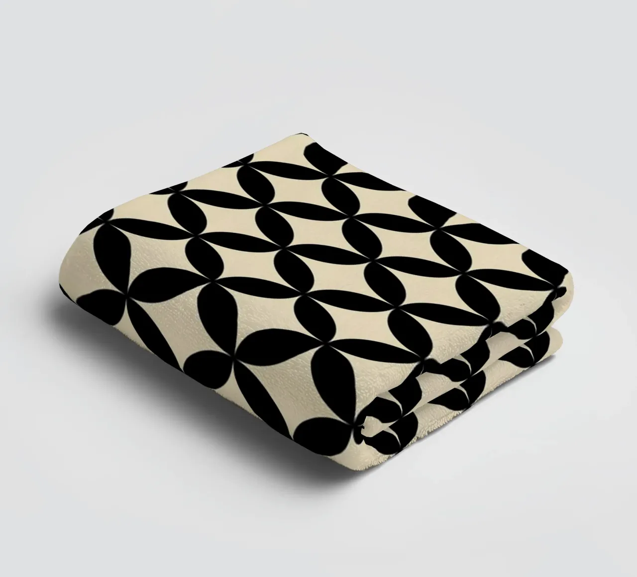 Minimalistisches geometrisches Blumenmuster 2 | Schwarz auf Beige Handtuch von Beauty in Simplicity