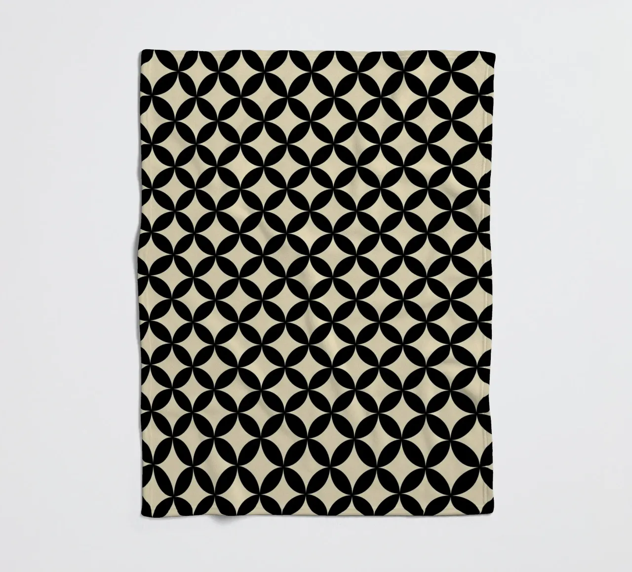 Minimal Basic Geometric Flower Pattern 2 | Nero su Beige coperta in pile da Beauty in Simplicity